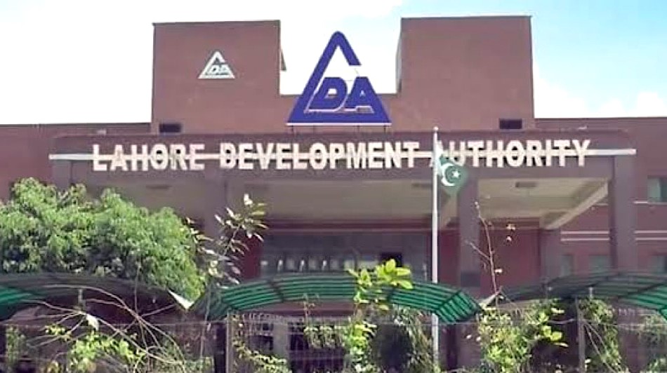 LDA to Auction Plots on May 27 in Lahore